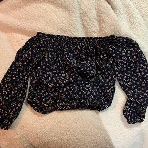 Brandy Melville Cropped Off the shoulder top